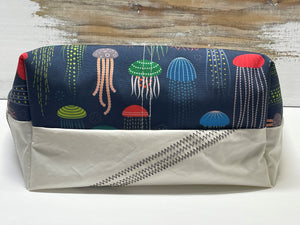 
            
                Load image into Gallery viewer, Main Sail Jellyfish Recycled Sail Tote
            
        